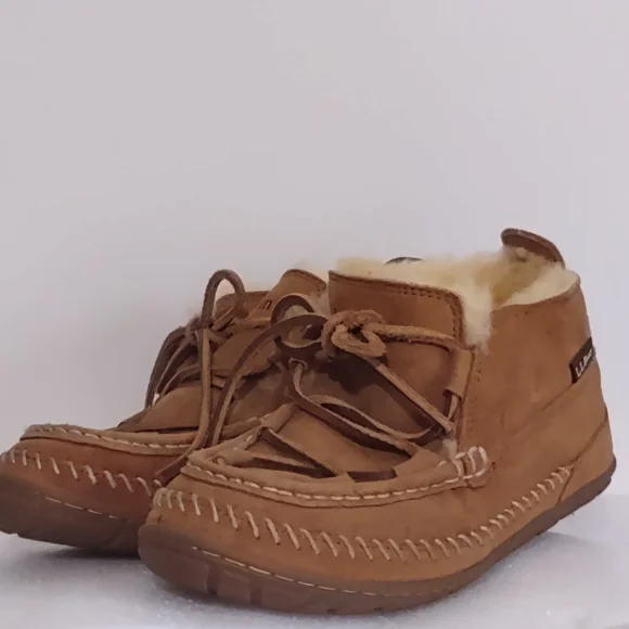 L.L. Bean | Shoes | Ll Bean Wicked Good Lodge Chukkas  display picture 3